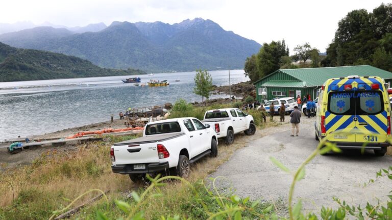 Confirman hallazgo de tercera víctima fatal tras el naufragio de embarcación en estuario del Reloncaví
