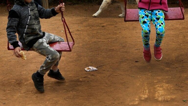 Contraloría: 164 funcionarios trabajaron en contacto directo con menores pese a inhabilidad absoluta