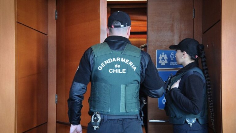 Tres adultos y un adolescente: Revelan identidad de acusados de fatal golpiza en Talcahuano