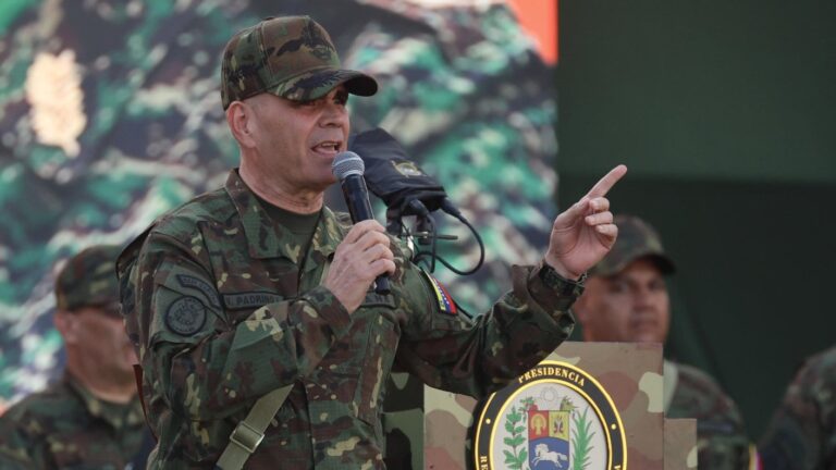 Armada venezolana respalda a Maduro y denuncia “asesinato a sangre fría” de su equipo de seguridad