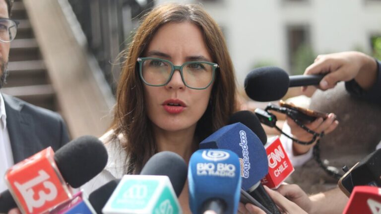 “Irresponsable”: Camila Vallejo acusó a la UDI de “bloquear” ley de Sala Cuna Universal