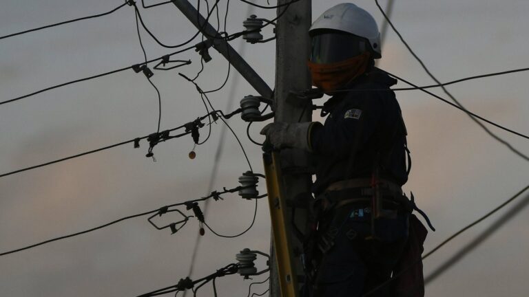 ACTUALIZADO | Aumenta número de clientes sin luz en la RM: Van más de 26 mil en la RM