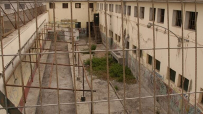 Familia pide justicia en velorio de joven asesinado y que sufrió “canibalismo” en cárcel de La Serena