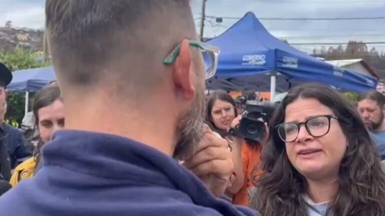“Le pasaron mil millones a Cuba y nosotros…”: Vecino de Penco protagoniza fuerte encontrón con ministra Orellana