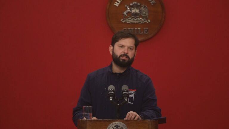 Pdte. Boric recibió millonario bono por metas cumplidas: ¿Quién lo autoriza y cuáles fueron los objetivos alcanzados?