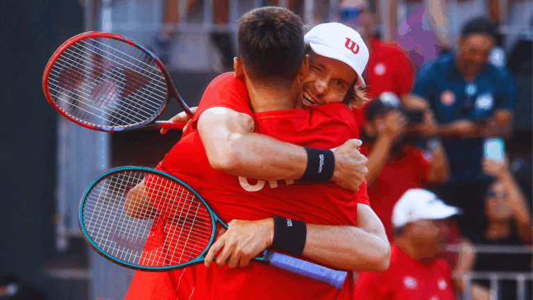 ¡Van por España! Chile arrasa con Serbia y avanza con un perfecto 3-0 en la Copa Davis