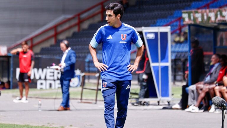 Las fuertes críticas de hinchas de la U a Francisco Meneghini tras derrota vs Huachipato: “Es malo”