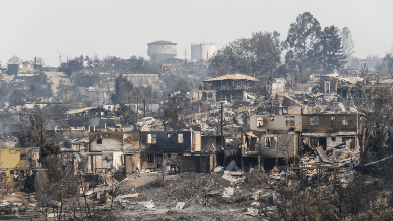 Contraloría detecta millonarias irregularidades en gestión de recursos por megaincendio de Valparaíso en 2024