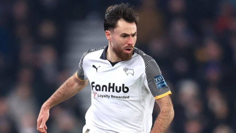 De los mejores pagados del plantel: Revelan el sueldo que cobra Ben Brereton en el Derby County