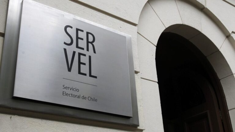 Ya es oficial: Revisa el listado de los 13 partidos políticos que fueron disueltos por el Servel