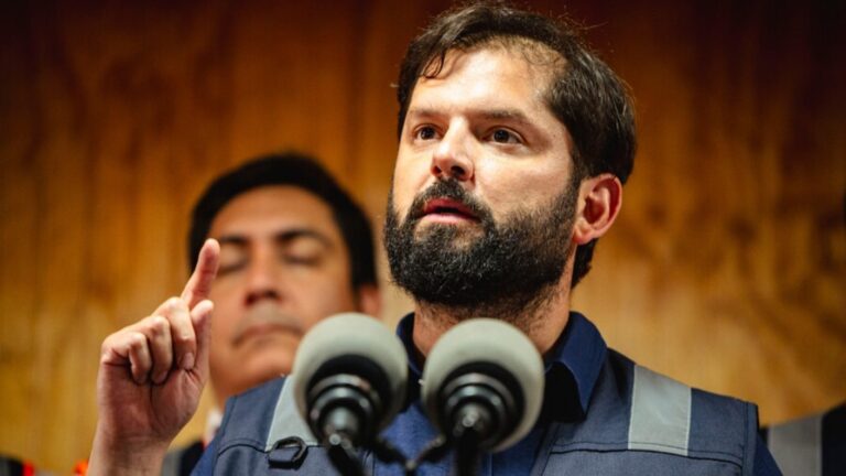 Pdte. Boric rechaza acusaciones de EE.UU. contra funcionarios chilenos y Cancillería citará a embajador