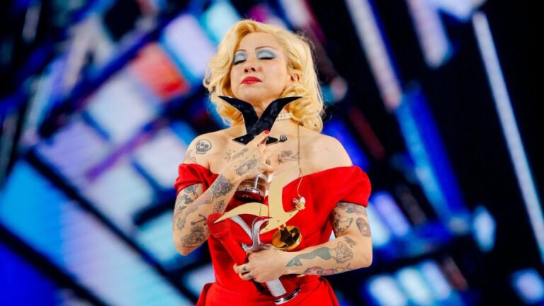 Mon Laferte hizo historia al conseguir la Gaviota de Platino en el Festival de Viña 2026