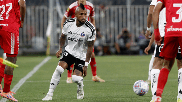 Colo Colo vence a Unión La Calera sobre la hora y silencia las críticas en el Estadio Monumental