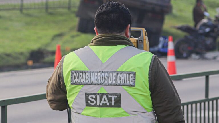 Perdió el control del vehículo: Hombre murió tras chocar con una barrera de contención en la Ruta 5 Sur en Chillán