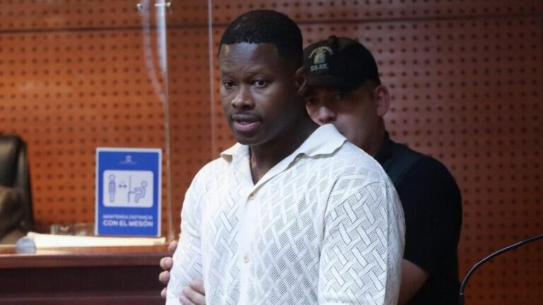 Habría sido por una herencia: Las fotos que vinculan a Gyvens con plan criminal junto a exsuegro