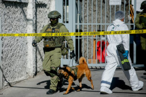 Delincuente que llegó de terno intentó robar BancoEstado de Providencia: Se hizo pasar por trabajador