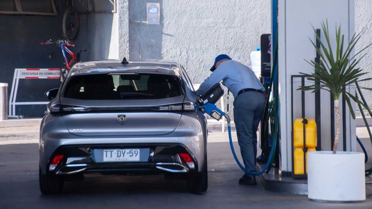 Asignación de bencina a autoridades en la mira: Algunos parlamentarios proponen la suspensión