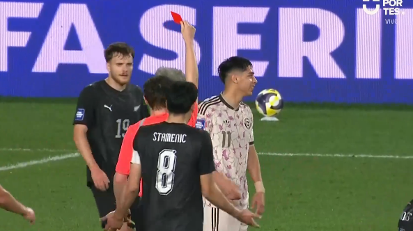 Uno menos para La Roja: Darío Osorio fue expulsado en amistoso ante Nueva Zelanda