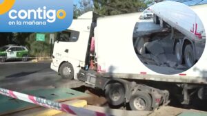 Camión quedó atrapado en socavón de varios metros de profundidad en Renca: Trasladaba 20 toneladas de queso