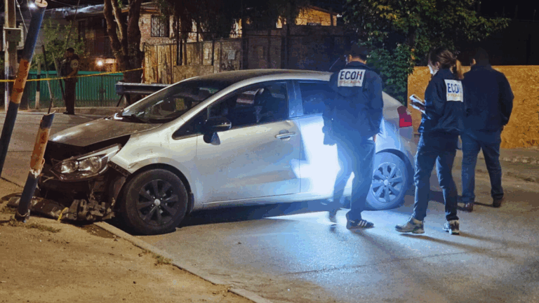 Se oyeron hasta 70 disparos: Dos hombres permanecen en riesgo vital tras balacera en Maipú