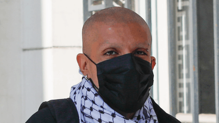 Actualizan estado de salud de Rodrigo Rojas Vade: Golpiza lo dejó en la UCI