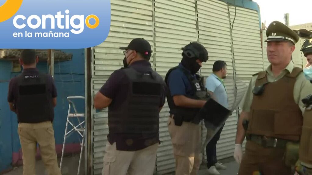 Tenso desalojo en casa denunciada por vecinos en La Cisterna: Acusan comercio sexual y venta de drogas