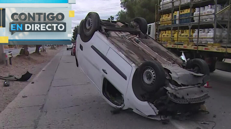 Colisión múltiple dejó un auto volcado en Maipú: Registran dos lesionados tras impacto