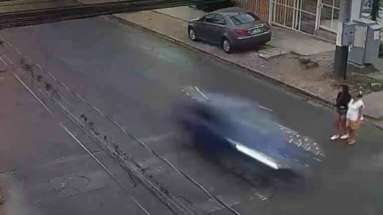 Milagrosa salvada de mujeres en Peñalolén: Cruzaban la calle cuando auto huía de una persecución