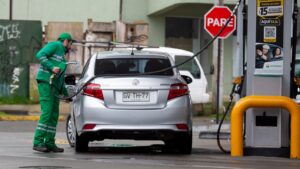 Nuevo golpe al bolsillo: Enap informó importante alza en un combustible
