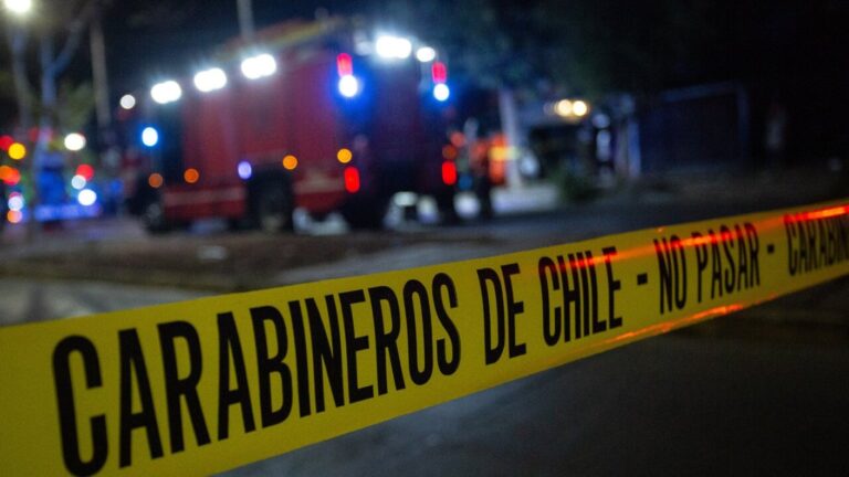 Conductor intentó escapar de fiscalización y chocó en Peñalolén: Tenía arresto domiciliario y orden de detención vigente