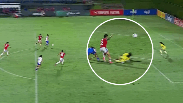 ¡Se hizo gigante! Ryann Torrero se luce y frustra el inminente gol paraguayo