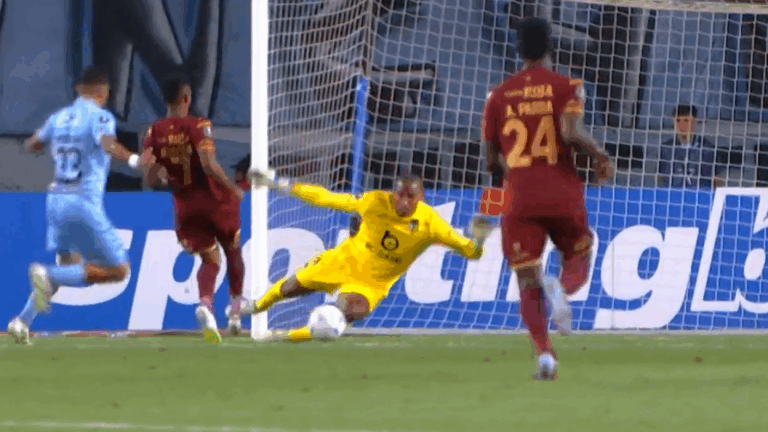 Imponente: La fantástica doble atajada de Omar Carabalí en duelo de O'Higgins vs Tolima