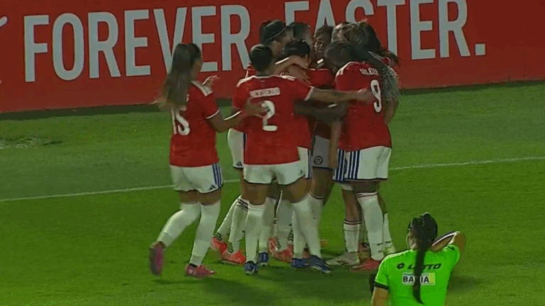 Olfato de goleadora: Adriana Moreno aprovecha un error y Chile se pone en ventaja ante Paraguay