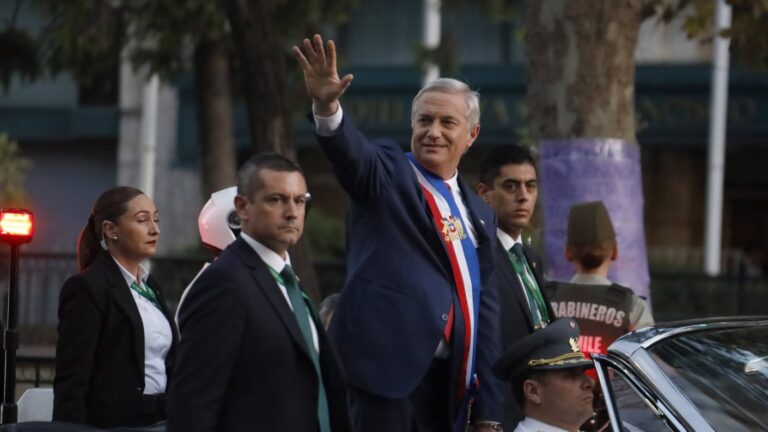 Prohibido bloquear: Gobierno de Kast establece decálogo de reglas en redes sociales para autoridades