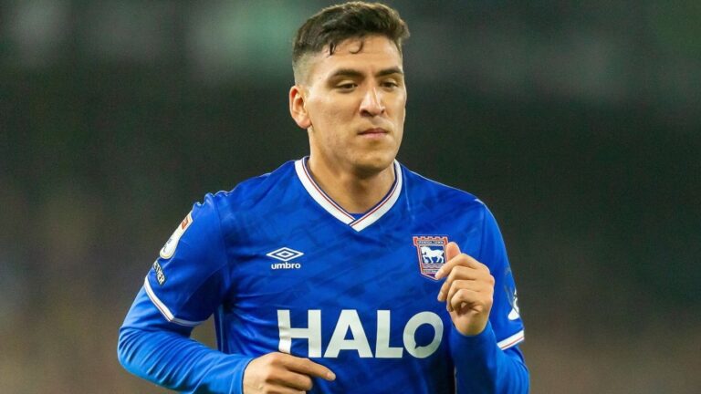 Nueva preocupación en La Roja: Marcelino Núñez sufre lesión y podría perderse amistosos de marzo