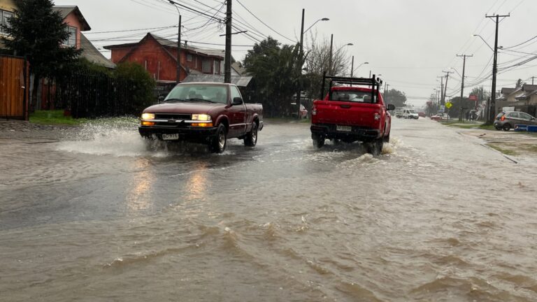 Emiten alerta para tres regiones por fuerte lluvia con isoterma cero alta