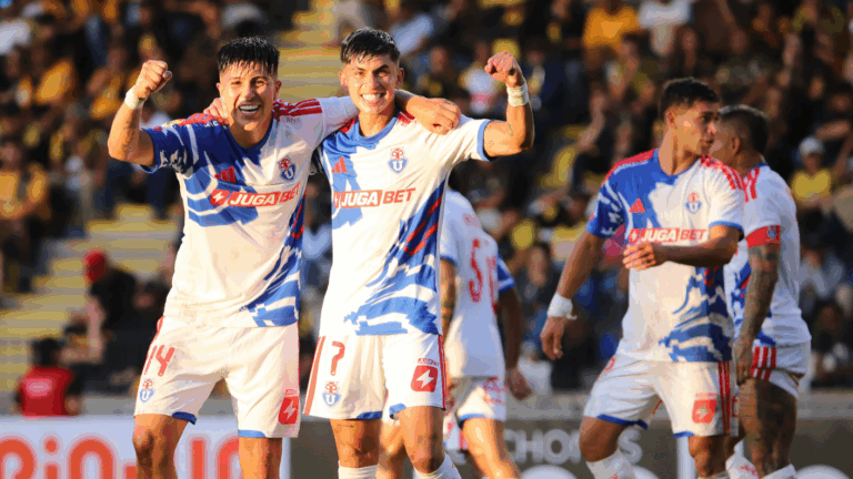¡Desahogo azul! La U vence de visita a Coquimbo y sale del fondo de la tabla