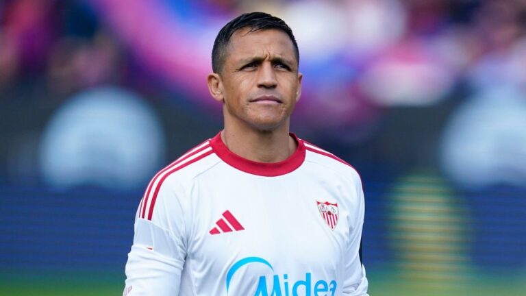 La molestia de Alexis Sánchez tras contundente derrota del Sevilla ante el Barcelona: “Son muchos...”
