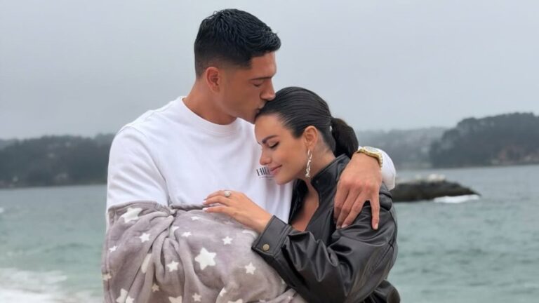 Sammis Reyes responde con ironía a constantes críticas por relación con Emilia Dides: “Así me gusta”