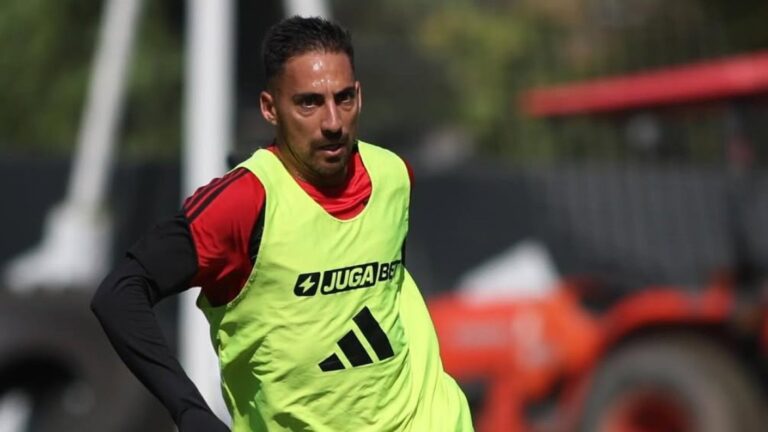 Nuevo golpe para Javier Correa: Se lesionó y será baja en Colo Colo por las próximas semanas