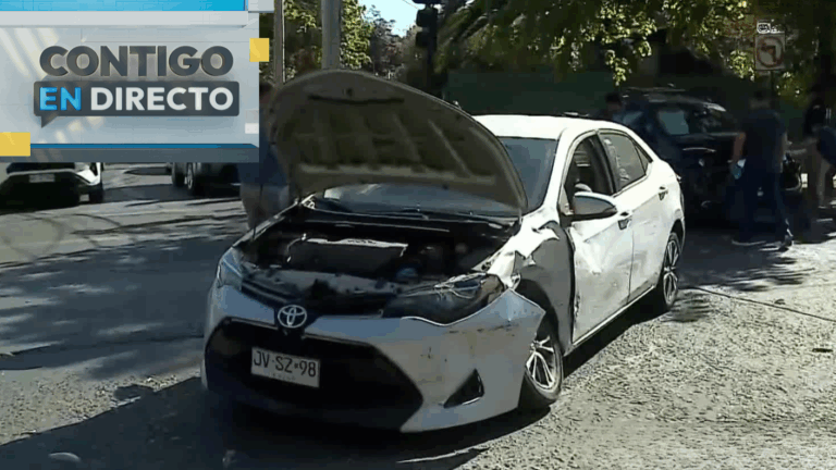 VIDEO | Colisión de vehículos en transitada intersección de La Reina: Víctimas habrían resultado ilesas