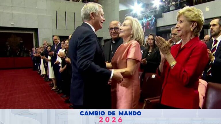 VIDEO | Con abrazo a Cecilia Morel: El ingreso de José Antonio Kast al Congreso por cambio de mando