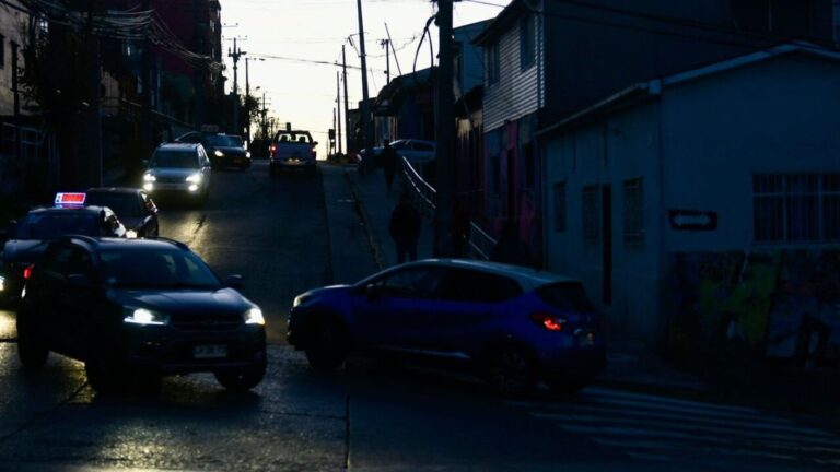 Masivo corte de luz en Valparaíso: Casi 20 mil hogares se quedaron sin suministro eléctrico