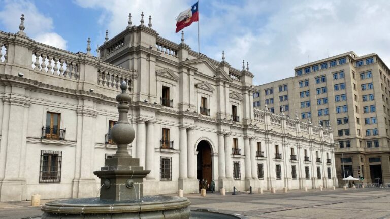 Hasta $9,9 millones: Estos sos los sueldos que tendrán asesores del pdte. Kast y su gabinete