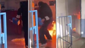 VIDEO | Captan momento en que estudiante roció acelerante e incendió inspectoría de Liceo Lastarria
