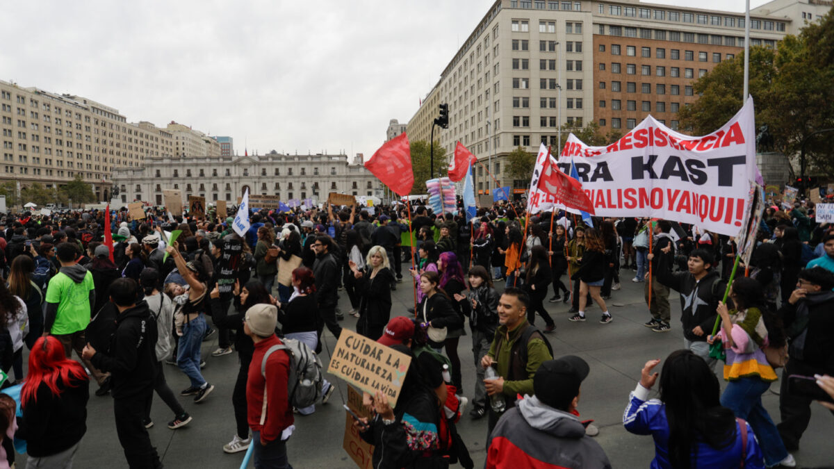 FOTOS | “Reintegra los 42”: Masiva marcha por el medio ambiente apuntó al gobierno por retiro de decretos