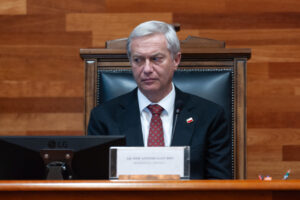 Cadem: Aprobación de pdte. Kast registra nueva caída y un 62% rechaza polémico almuerzo en La Moneda