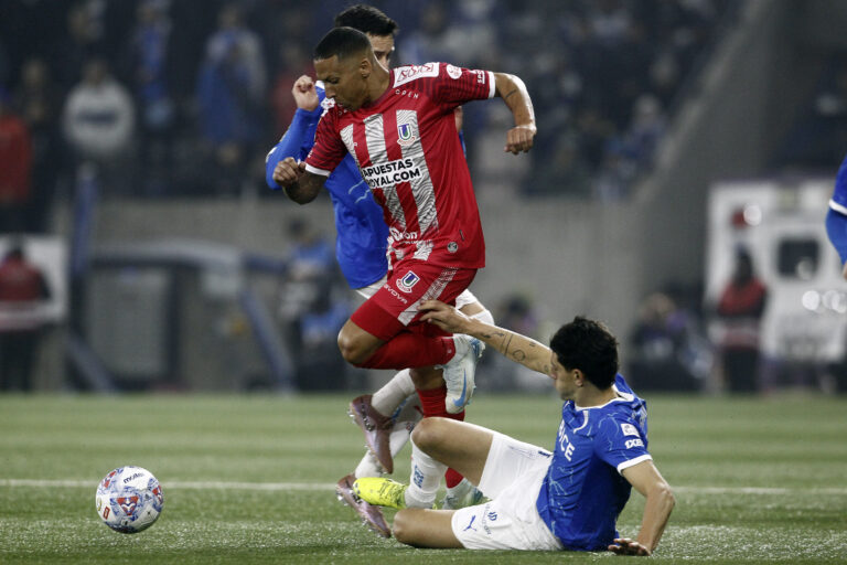Unión La Calera remontó y venció a la U. Católica en el Claro Arena