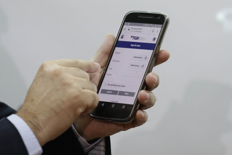 Inicia proceso de cobro a deudores de CAE: Este es el primer grupo que deberá pagar