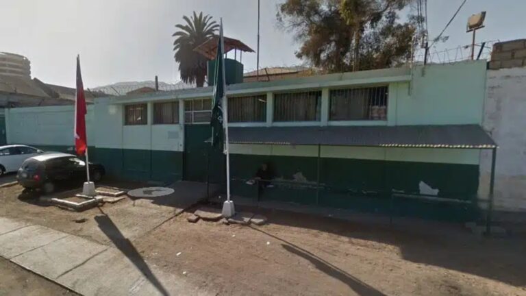 Escaló un muro y accedió a la vía pública: Interna logra escapar de cárcel de Antofagasta